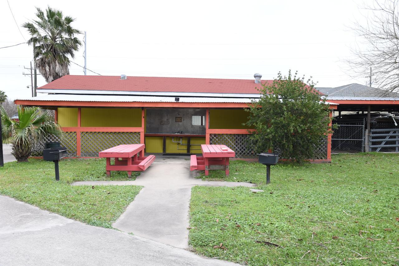 Gulfway Motel And Restaurant Gilchrist Экстерьер фото
